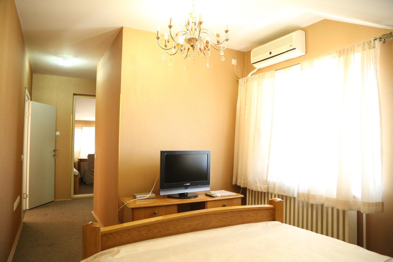 סרמסקה מיטרוביקה B&B Vila Bela Ruza מראה חיצוני תמונה